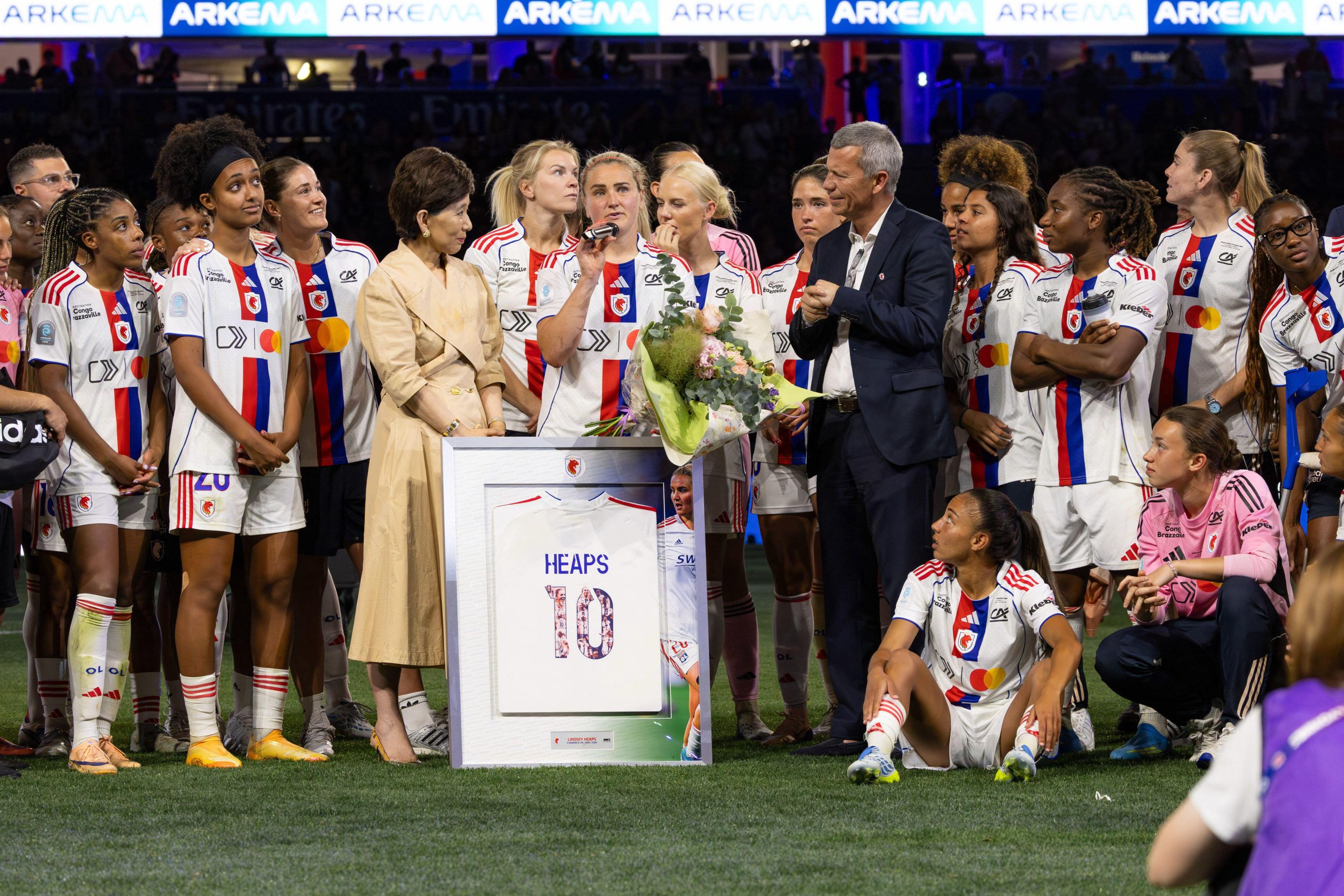 Tearful Lindsey Heaps leaves Lyon with fifth league title in five seasons
